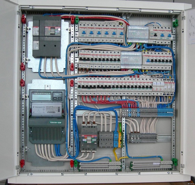 Wenn Sie die Mikrowelle einschalten, werden die Stecker herausgeschlagen - Probleme und ihre Lösungen