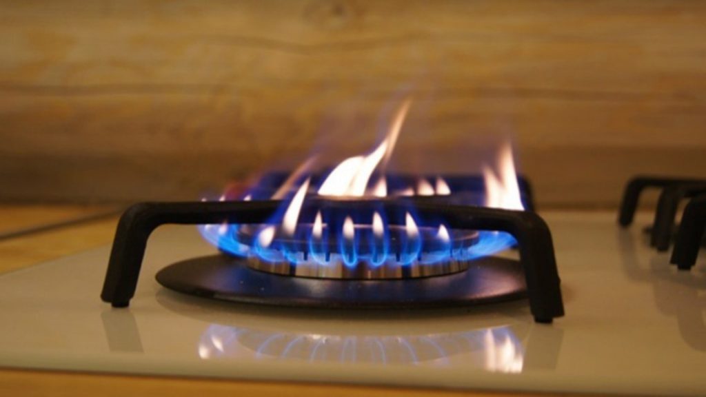 Per què fuma el cremador d’una estufa de gas i com solucionar el problema vostè mateix