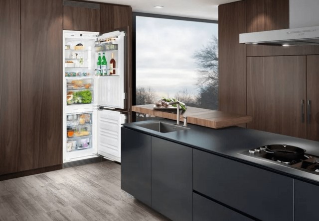 Quina diferència hi ha entre un refrigerador incorporat i un refrigerador habitual?