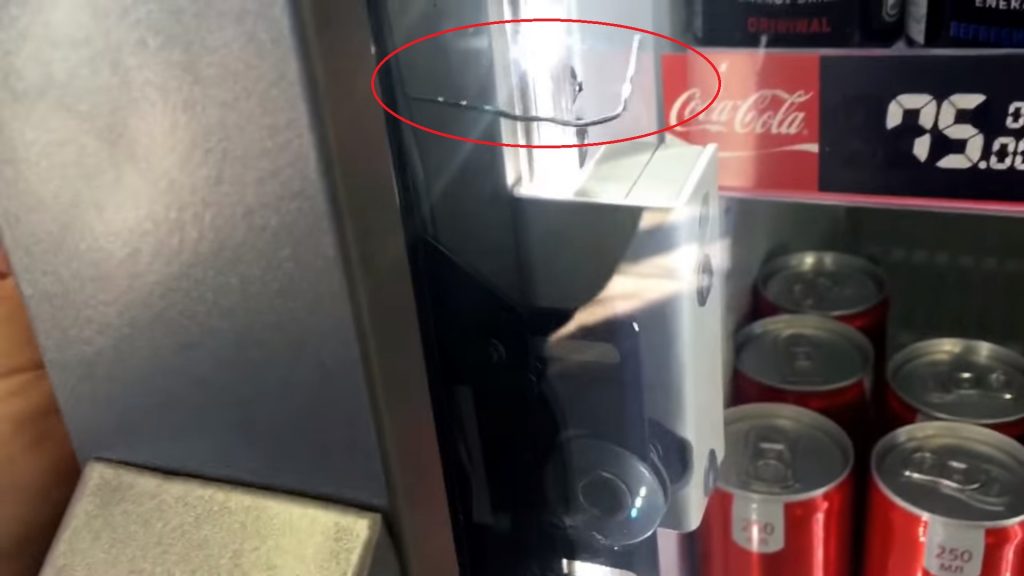 Jak otevřít chladničku Pepsi nebo Coca-Cola bez dálkového ovládání a algoritmu klíč - akce