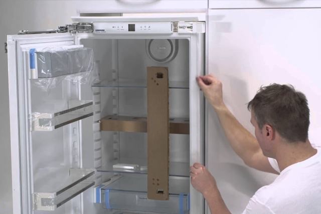 Quina diferència hi ha entre un refrigerador incorporat i un refrigerador habitual?