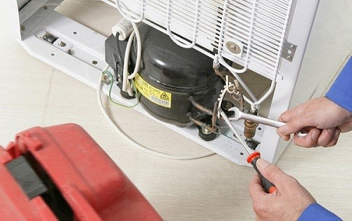 El compressor funciona, però el refrigerador no es congela i altres problemes amb el funcionament del refrigerador i la seva eliminació. Regles de congelació