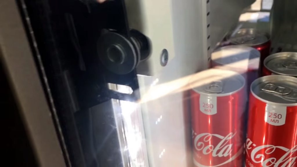 So öffnen Sie einen Pepsi oder Coca-Cola Kühlschrank ohne Fernbedienung und Schlüssel - Aktionsalgorithmus