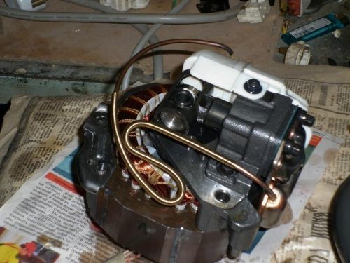 Instructions: comment connecter le moteur du réfrigérateur de vos propres mains