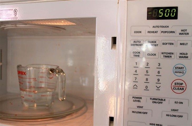 Ang microwave plate ay sumunog - sanhi at algorithm ng mga aksyon