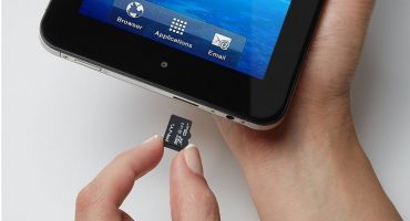 Wir verbinden den USB-Stick mit dem Tablet