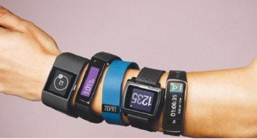 Manood ng isang pedometer at calorie counter - kung paano gumamit ng fitness bracelet?