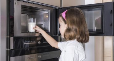 Mikrowelle auf dem Kühlschrank - kann ich es setzen?